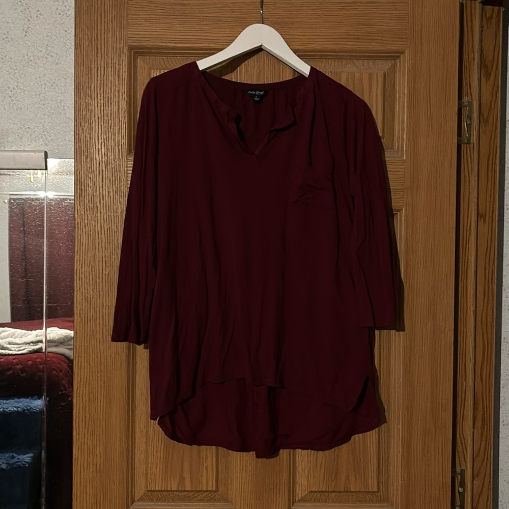 Lucky size L lightweight burgundy tunic, high/low. Excellent pre loved cond.